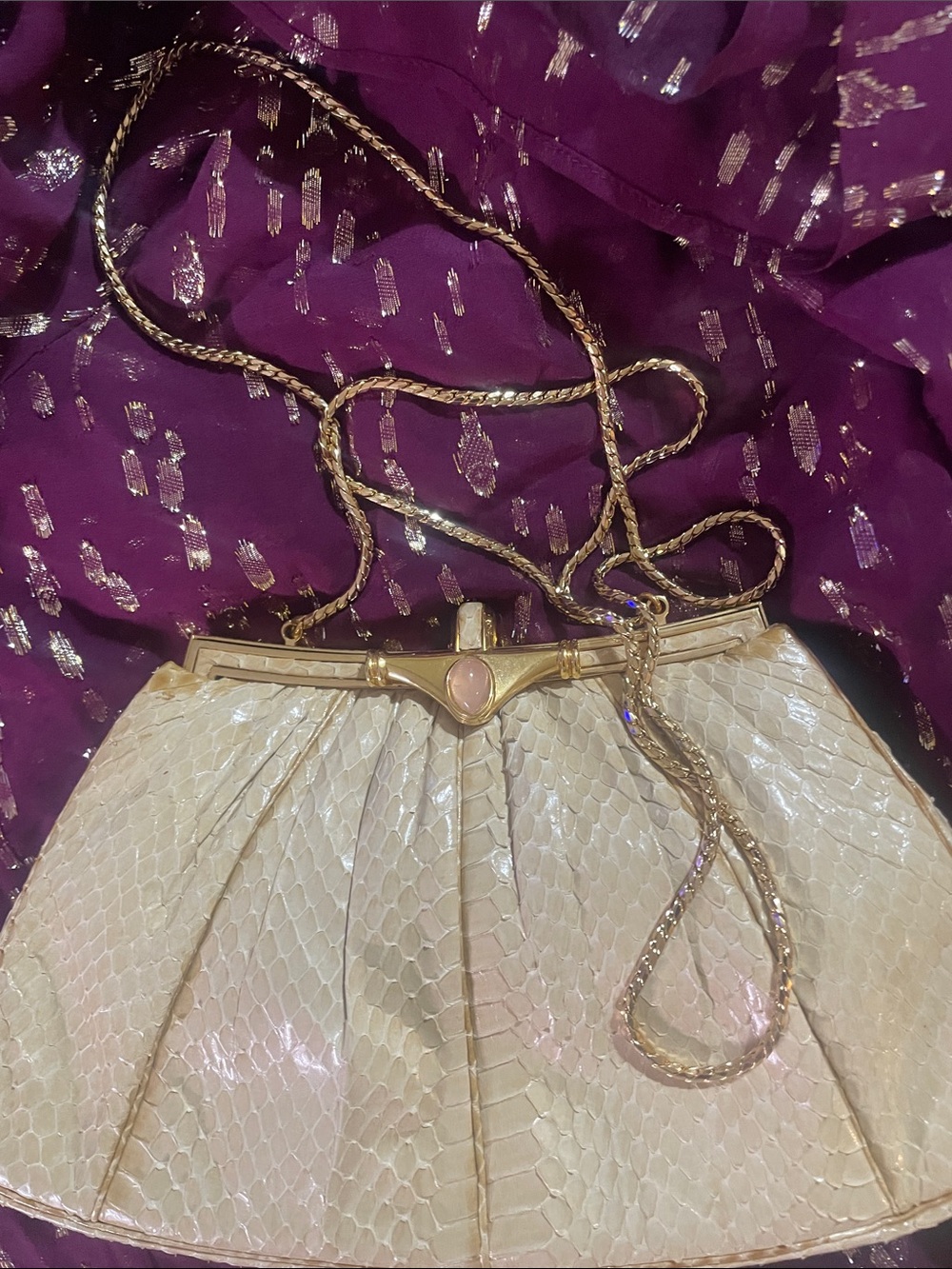 Elegant Cream Snake-Embossed Chain Shoulder Bag